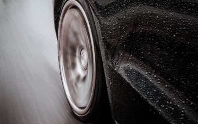 Berkendara di Trek Basah, Waspadai Hydroplaning!