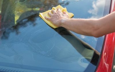 Membersihkan Kaca Mobil Agar Tak Berjamur