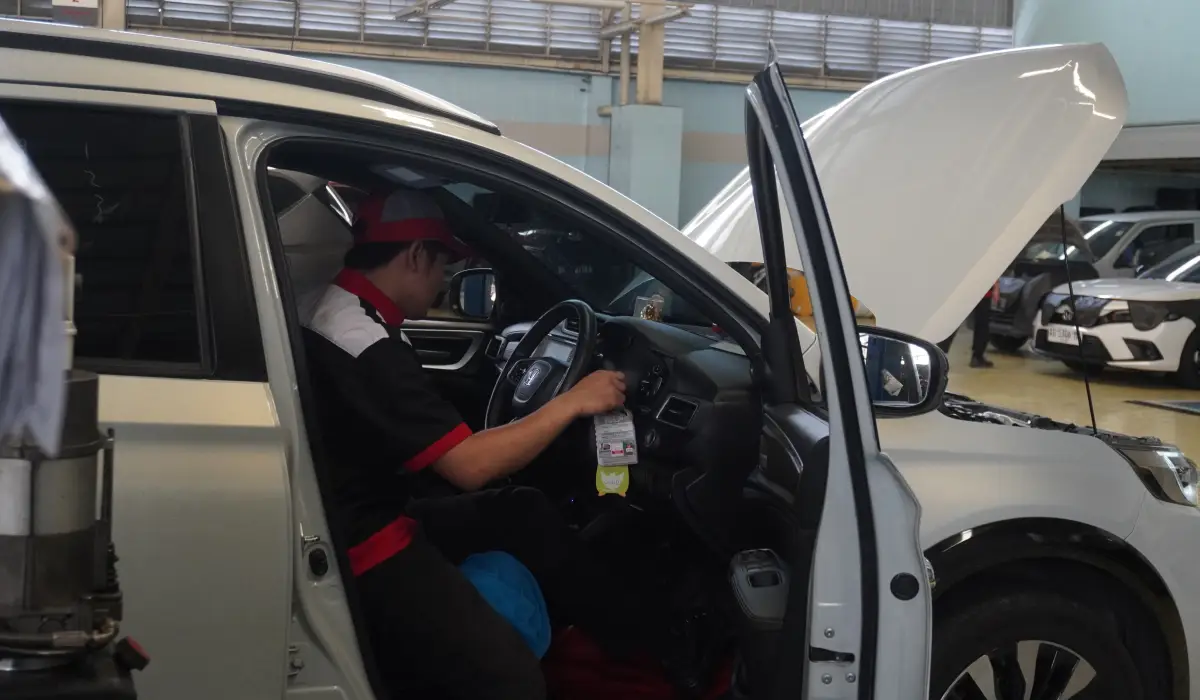 Honda REM 4 Mobil Terasa Keras di Jalan? Kembalikan Kenyamanan Berkendara Anda: Cek Suspensi & Kaki-Kaki di Bengkel Resmi Honda Bintang Madiun! Jangan Anggap Remeh! Ini Dia 7 Resiko Fatal Kalau Kamu Malas Service Mobil (Khususnya di Honda Kesayanganmu!) & Solusinya di Honda Bintang Madiun!